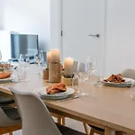 Huswell - Spacious House Close To The Beach