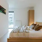 Huswell - Spacious House Close To The Beach