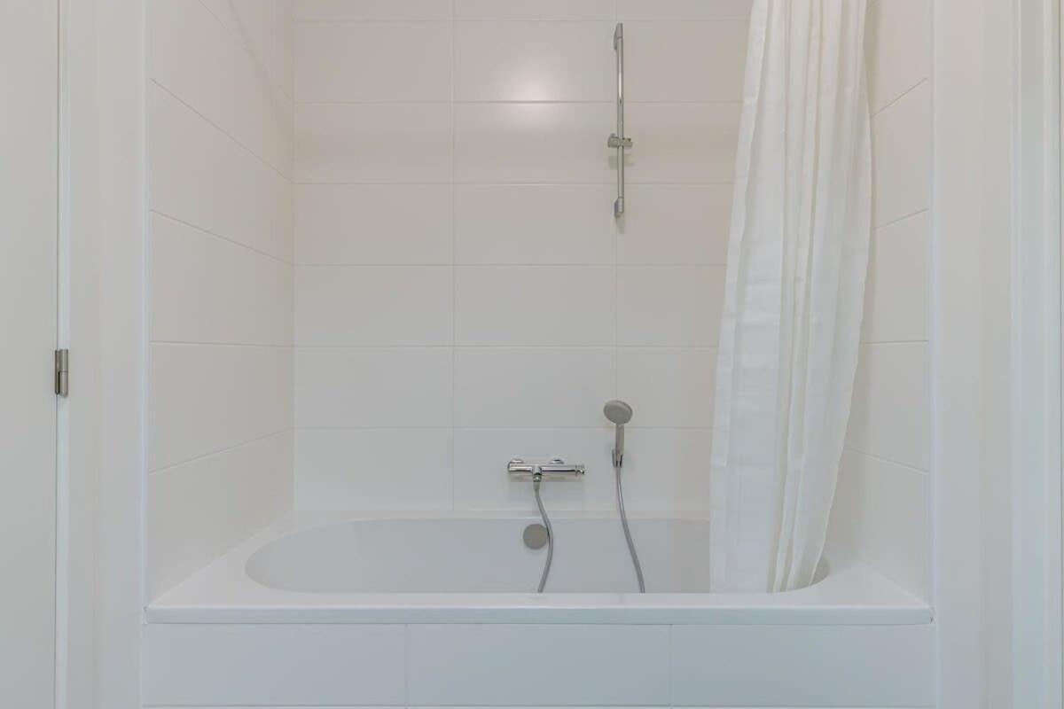 Huswell - Spacious House Close To The Oostende