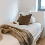 Huswell - Spacious House Close To The Beach